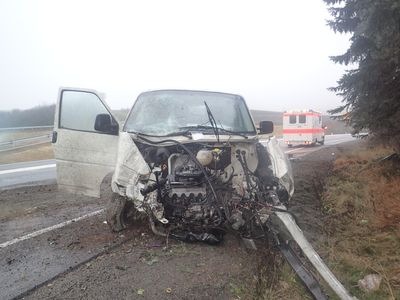 POL-PDKH: Schwerer Verkehrsunfall auf der B41