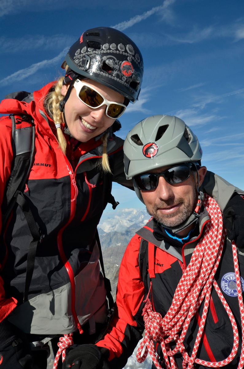 Geschafft! Ex-Miss CH Linda Fäh auf dem Matterhorn /   «Es ist der grösste Moment meines Lebens!», so Fäh nach der zehnstündigen Tour im Rahmen des Biggest Peak Project zum 150-Jahr-Jubiläum von Mammut