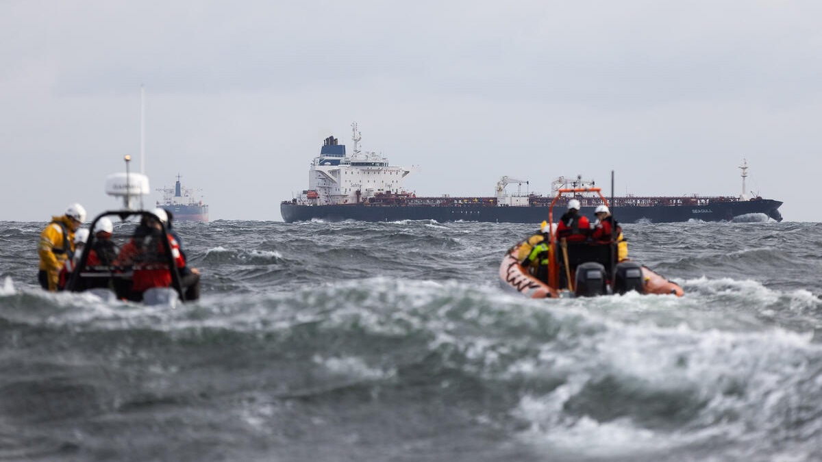 Greenpeace warnt: Diese 192 russischen Öltanker bedrohen die Umwelt besonders und müssen sanktioniert werden / Umfrage: Mehrheit sieht Öltransporte entlang der deutschen Ostseeküste als Problem