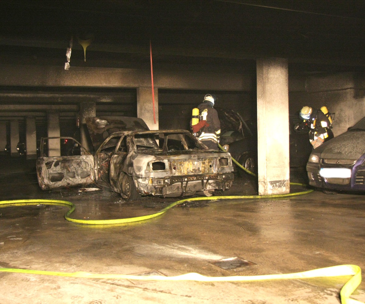 FW-E: PKW-Brand in Tiefgarage, 78-jähriger Mann verstorben