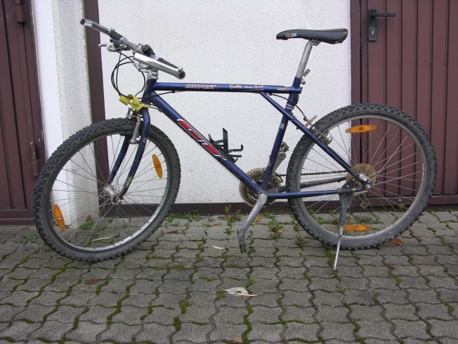 POL-GOE: (1190/2006) Bei Festnahme sichergestellt - Wem gehört das blaue Mountainbike ?