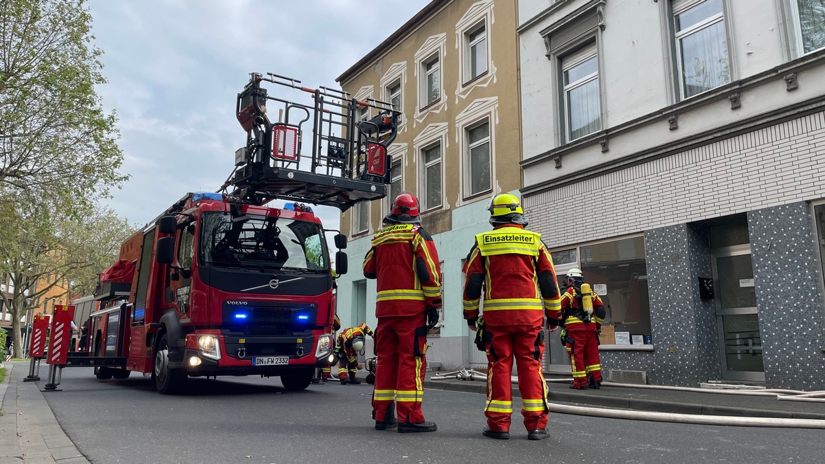 FW Düren: Brand in leerstehendem Gebäude