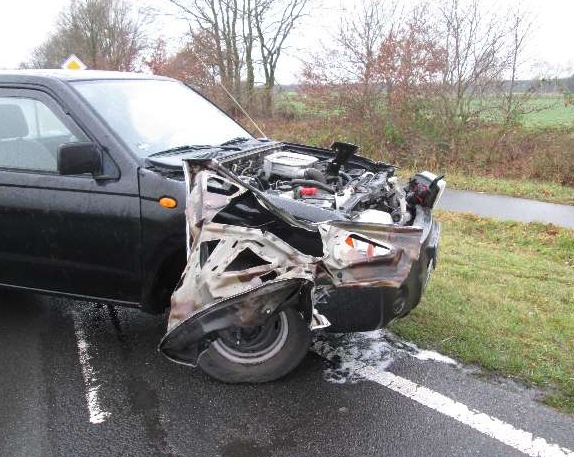 POL-ROW: ++ Bremsmanöver eines Lastwagens führt zum Unfall ++ 81-jährige Radfahrerin bei Unfall verletzt ++ Nach Schlenker am Kreisel - Polizei erkennt Trunkenheitsfahrt ++