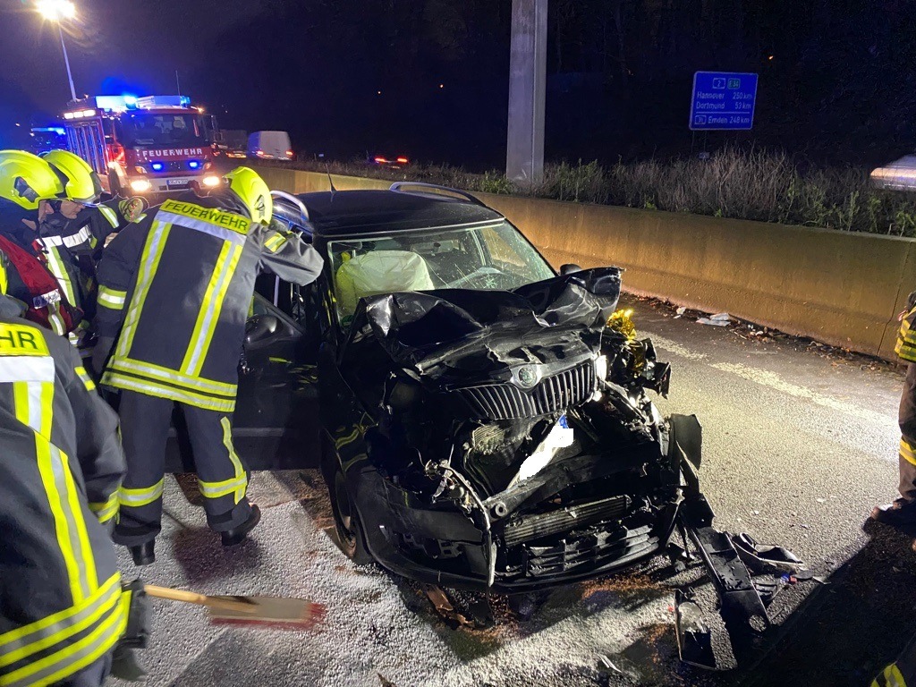 FW-OB: Schwerer Verkehrsunfall mit 3 beteiligten PKW