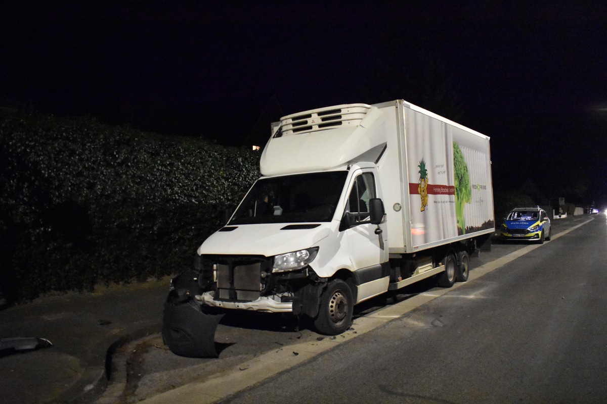 POL-MG: Verkehrsunfallflucht Kaldenkirchener Straße: Fahrerin oder Fahrer eines silberfarbenen Mercedes-Kombi gesucht