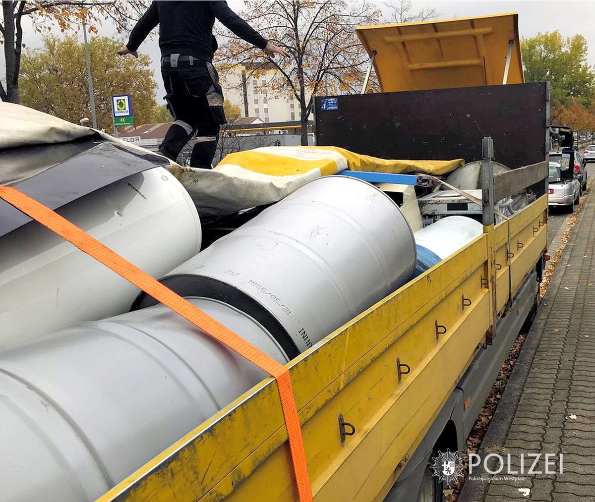 POL-PPWP: Lkw mit ungesicherter Ladung unterwegs