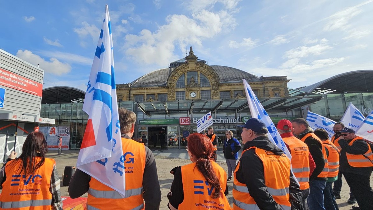 EVG Sachsen-Anhalt: Protest gegen Arbeitsplatzabbau bei DB Cargo Halle