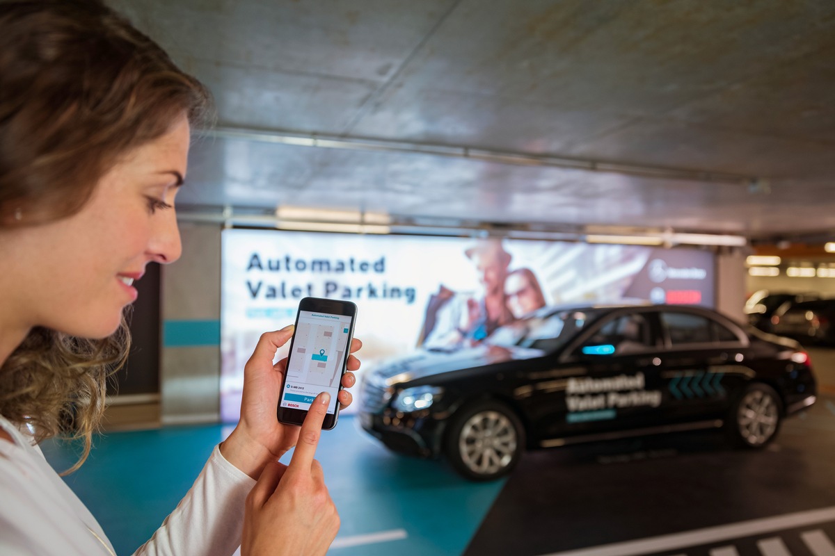 Fahrerloses Autofahren und Parken in Parkhäusern: Blaupause für weltweiten Rollout