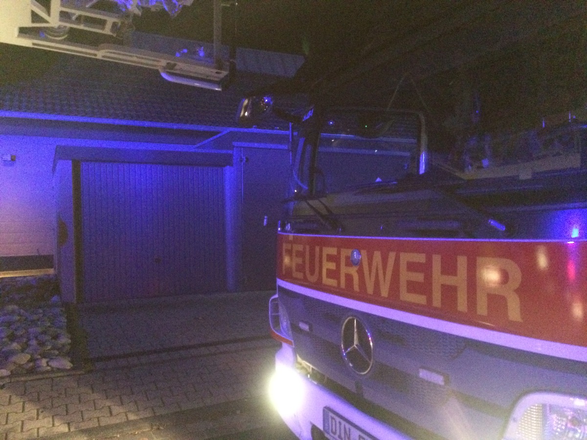 FW Dinslaken: Brand im Schnellrestaurant