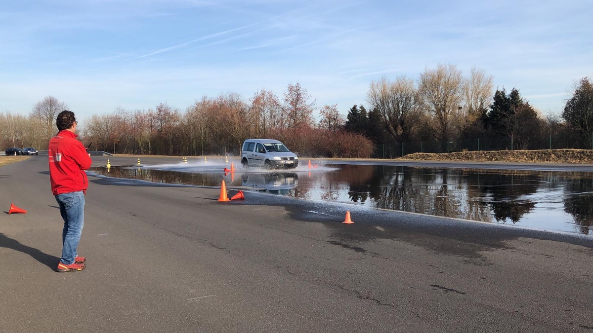 FW-EN: Wetter - Fahrsicherheitstraining beim ADAC