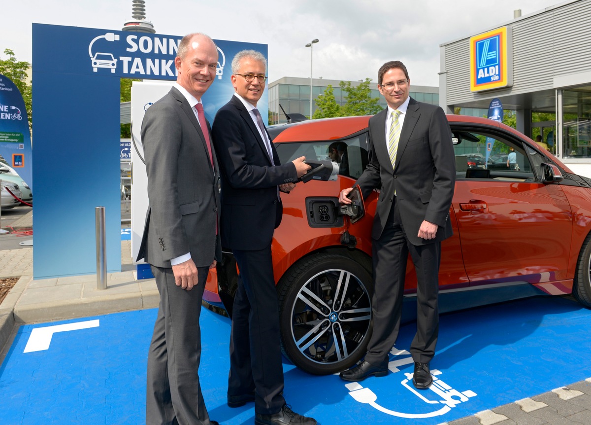 Günstig einkaufen - kostenlos Strom tanken / ALDI SÜD nimmt in Frankfurt am Main kostenfreie Schnellladesäulen für Elektrofahrzeuge in Betrieb