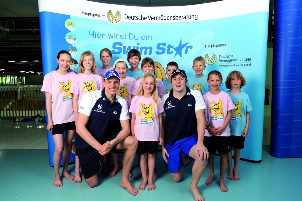 Deutsche Vermögensberatung (DVAG) fördert Schwimmlernprogramm: Zwei erfolgreiche Jahre &quot;SwimStars&quot; - positive Bilanz für Teilnehmer und Organisatoren (BILD)