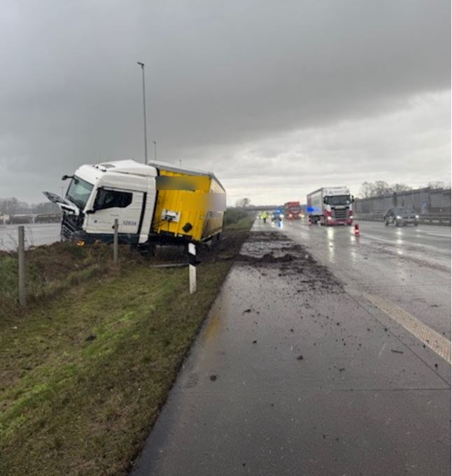 POL-ROW: ++ Rauchentwicklung in Rotenburger Schule: Technischer Defekt ++ Sattelzug-Unfall auf der A1 bei Sittensen ++