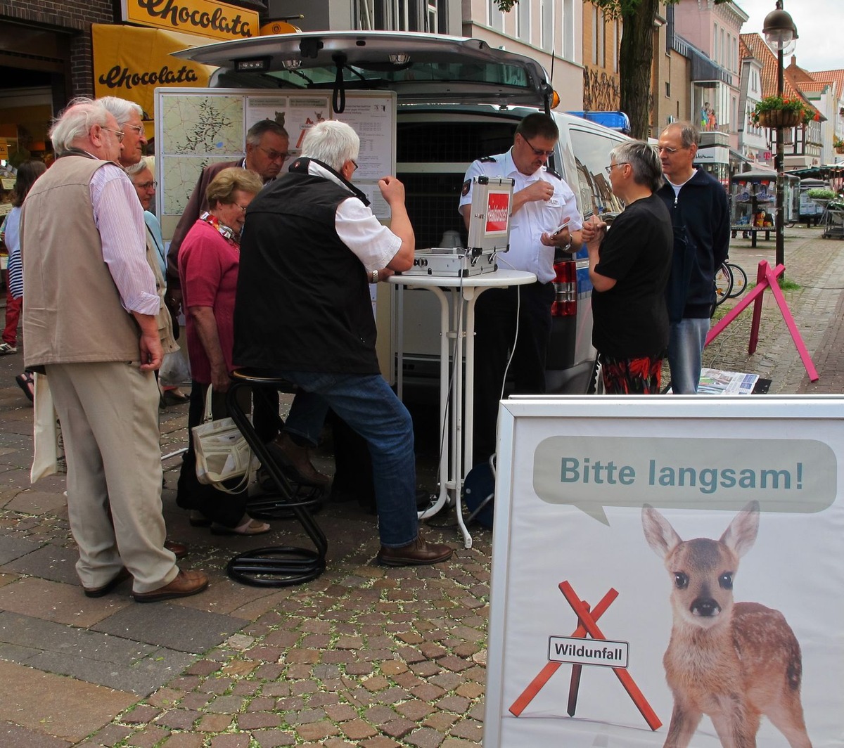 POL-NI: Großes Interesse am Tag der Verkehrssicherheit am Infostand der Polizei  -Bild im Download-