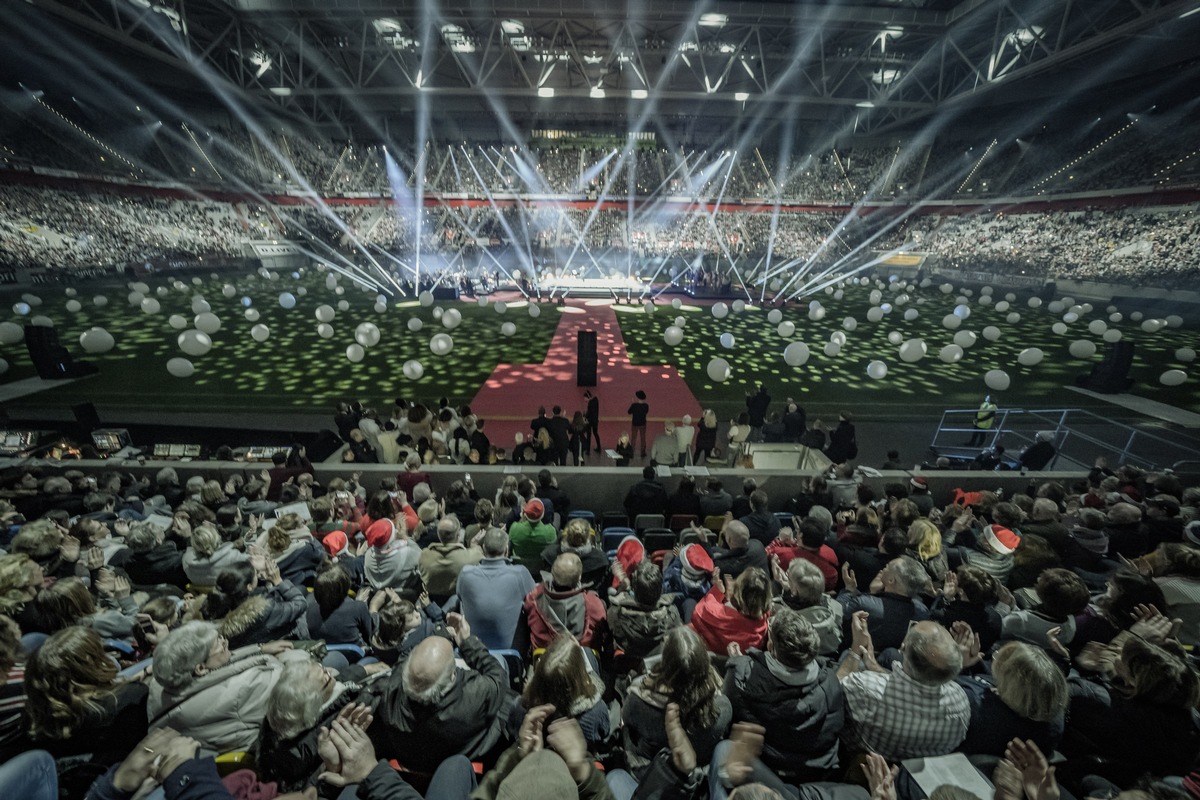 Düsseldorf singt Weihnachtslieder: Erfolgreiche Premiere von DAS GROSSE WEIHNACHTSSINGEN in der ARENA Düsseldorf