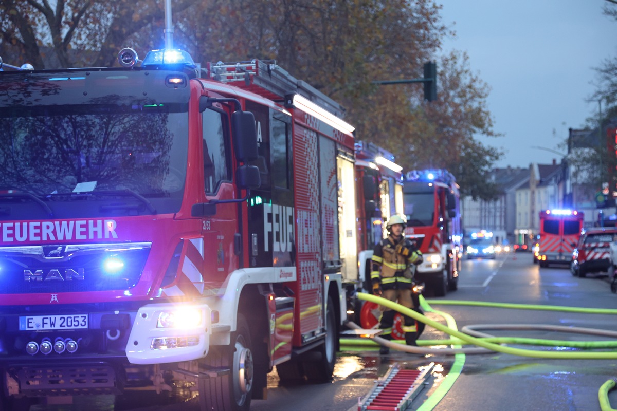 FW-E: Zimmerbrand im 4. OG eines Mehrfamilienhauses - keine Verletzten