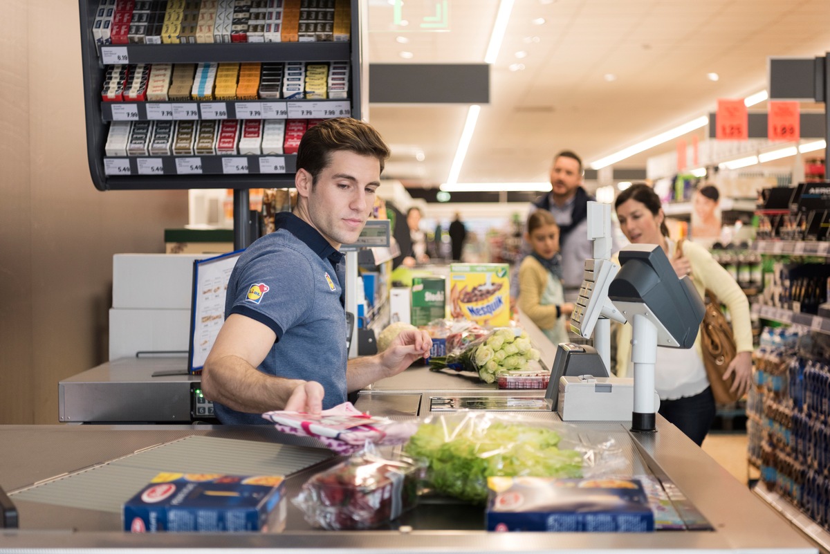 Neue Geldservices in Lidl Schweiz Filialen / Twint und Visa Cashback