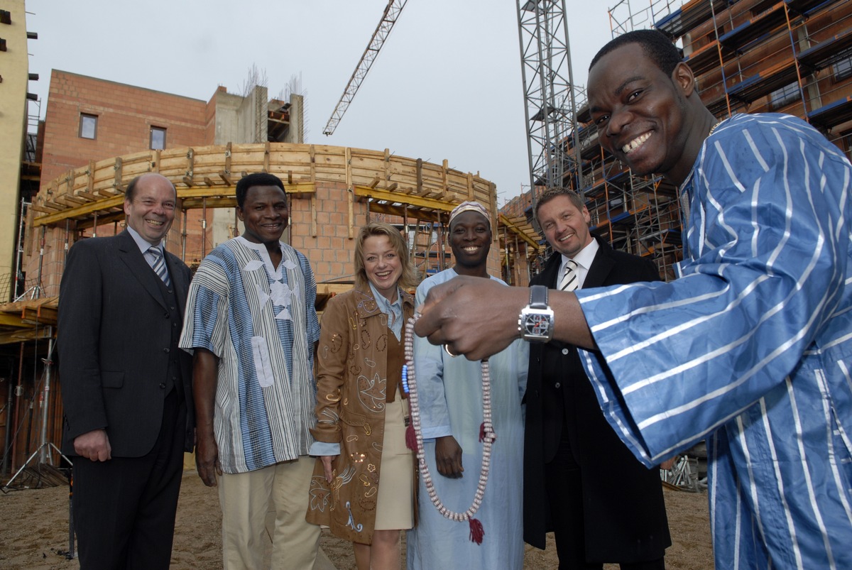 Phantasialand: Houngan, der Weißmagier, segnet Afrika-Themenhotel MATAMBA