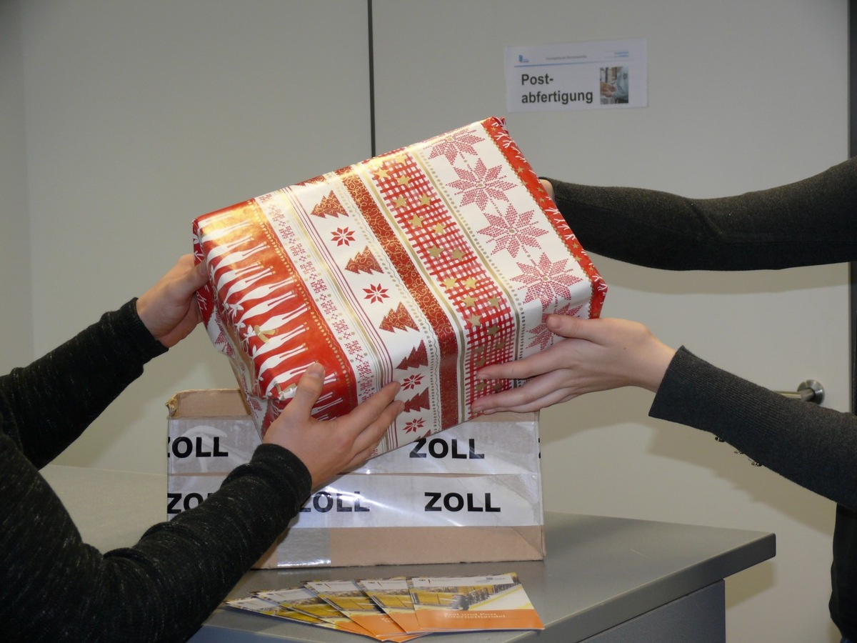 HZA-M: Besonders zur Weihnachtszeit: Wie das Paket schnell und sicher durch den Zoll kommt - Neue IT-Anwendung erleichtert die Zollabfertigung von Paketsendungen