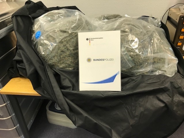 BPOL NRW: Fahndungserfolg des grenzüberschreitenden Polizeiteams; 54-jähriger Schweizer mit 5,22 Kilogramm Marihuana auf der Autobahn A 3 festgenommen