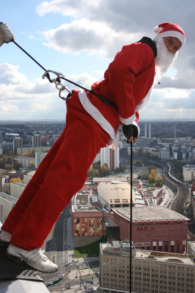 Adrenalin-Kick am Wochenende: Nikolaus House Running in Zürich / Vom Dach des Marriott Hotels in die Tiefe spazieren