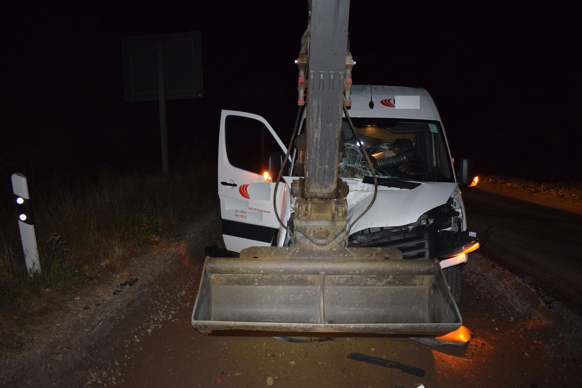 POL-STH: Schwerer Verkehrsunfall in der Baustelle der B 65 in Kobbensen