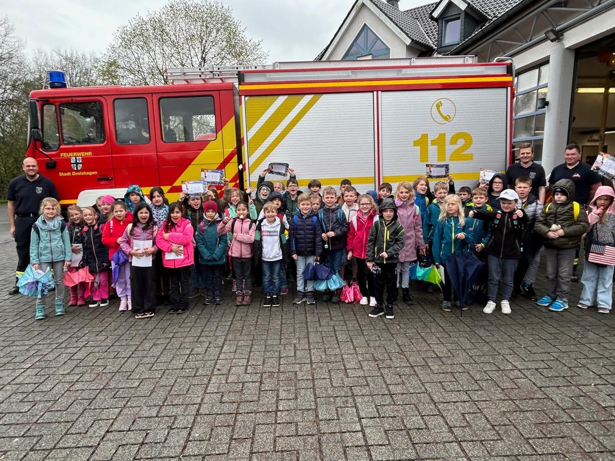 FW Drolshagen: Grundschulkinder zu Besuch bei der Feuerwehr