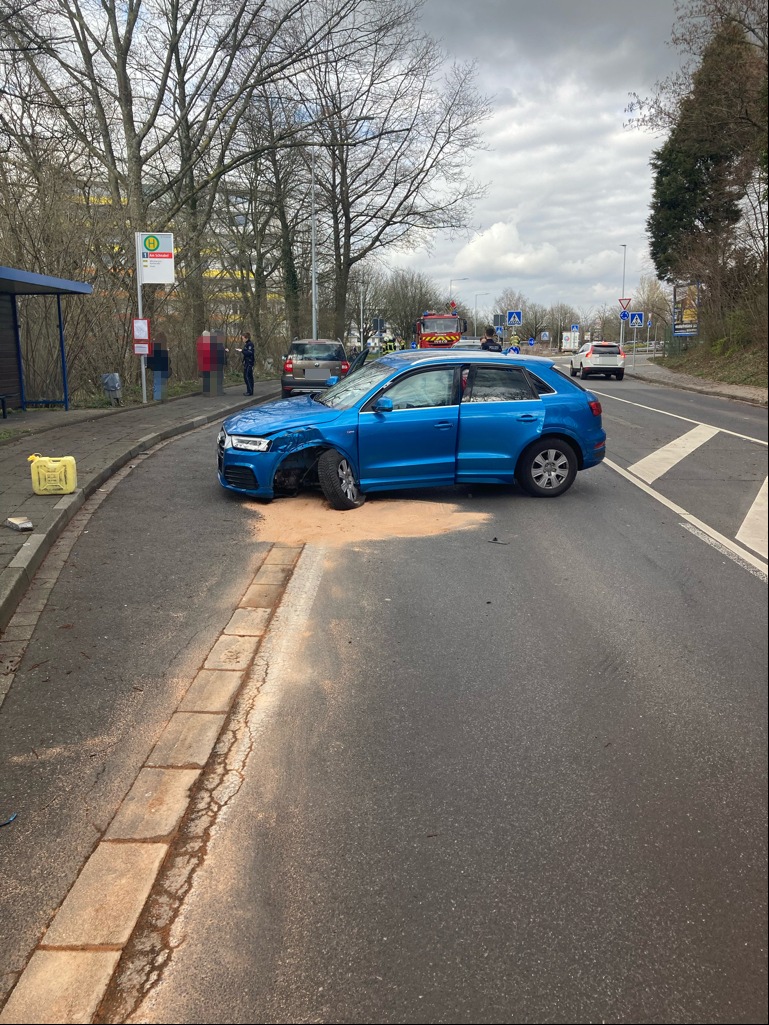 POL-ME: Hoher Sachschaden bei Verkehrsunfall - Mettmann - 2203092