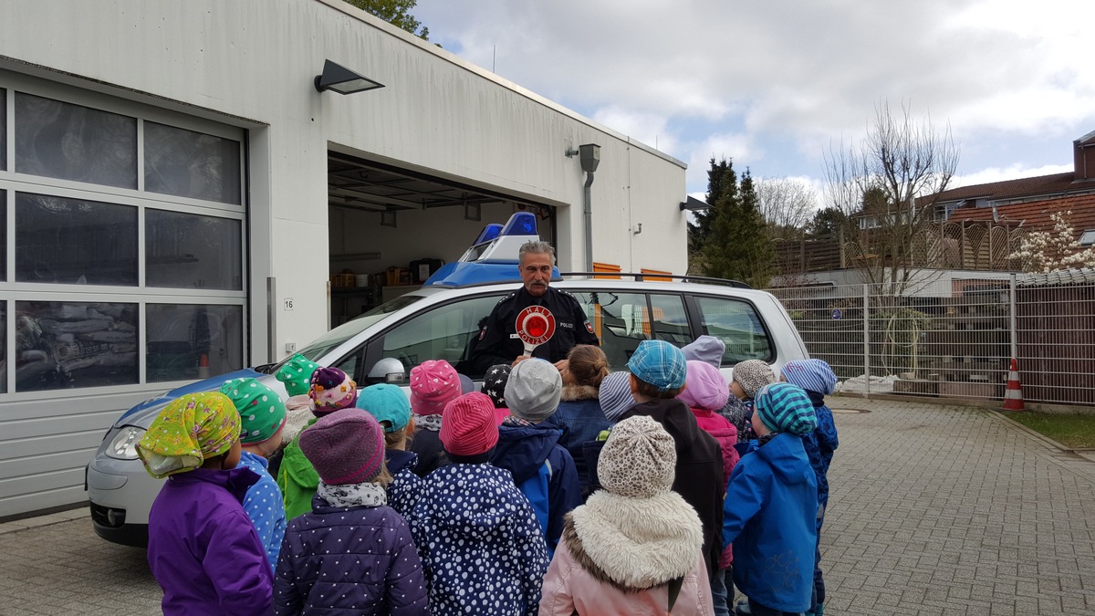 POL-WL: Regenbogenkindergarten besuchte Polizeidienststelle ++ Buchholz - Streit zwischen jugendlichen Flüchtlingen eskaliert ++ Neu Wulmstorf - Glastür hielt stand