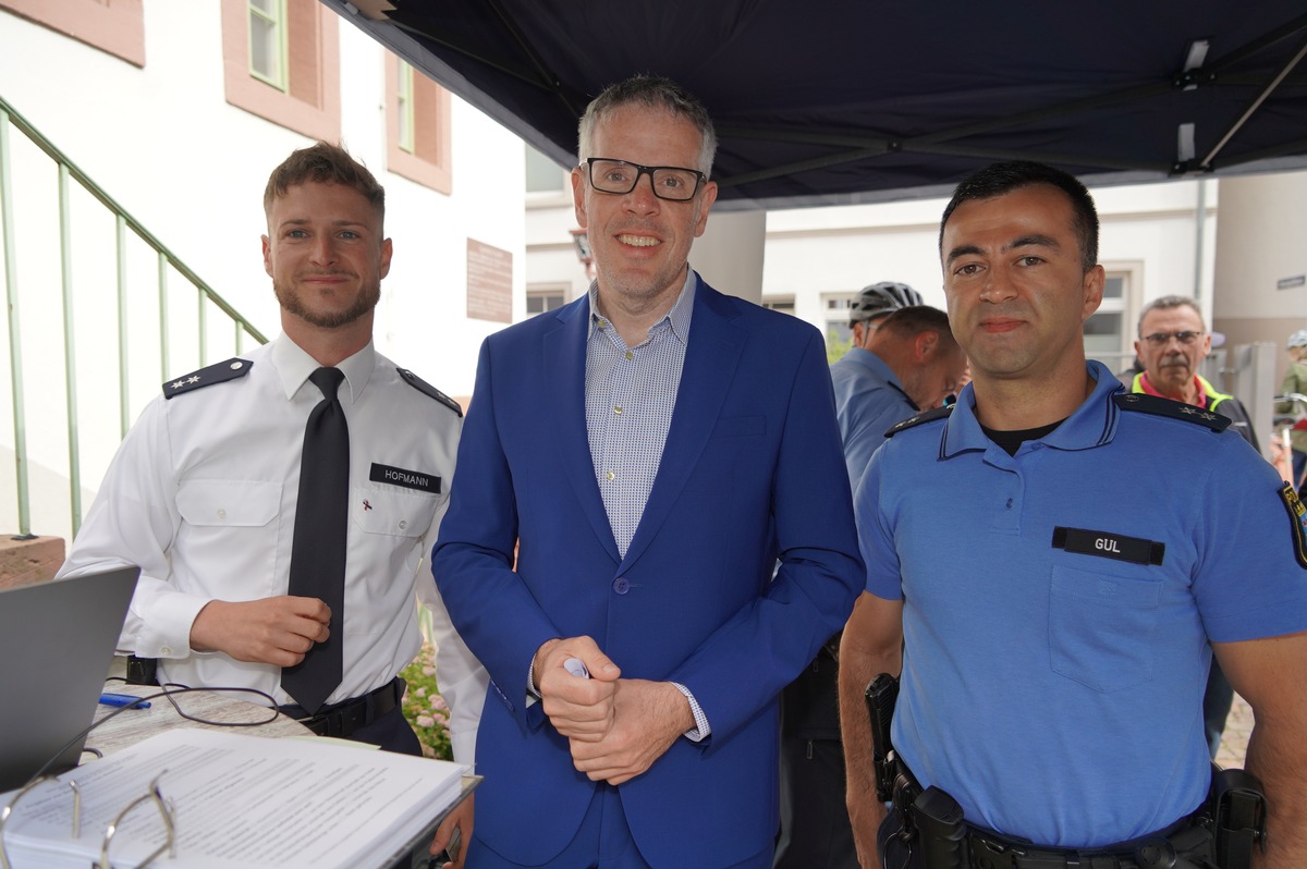 POL-DA: Heppenheim: Fahrradmesse beim Landratsamt/Polizei codiert und registriert 65 Fahrräder