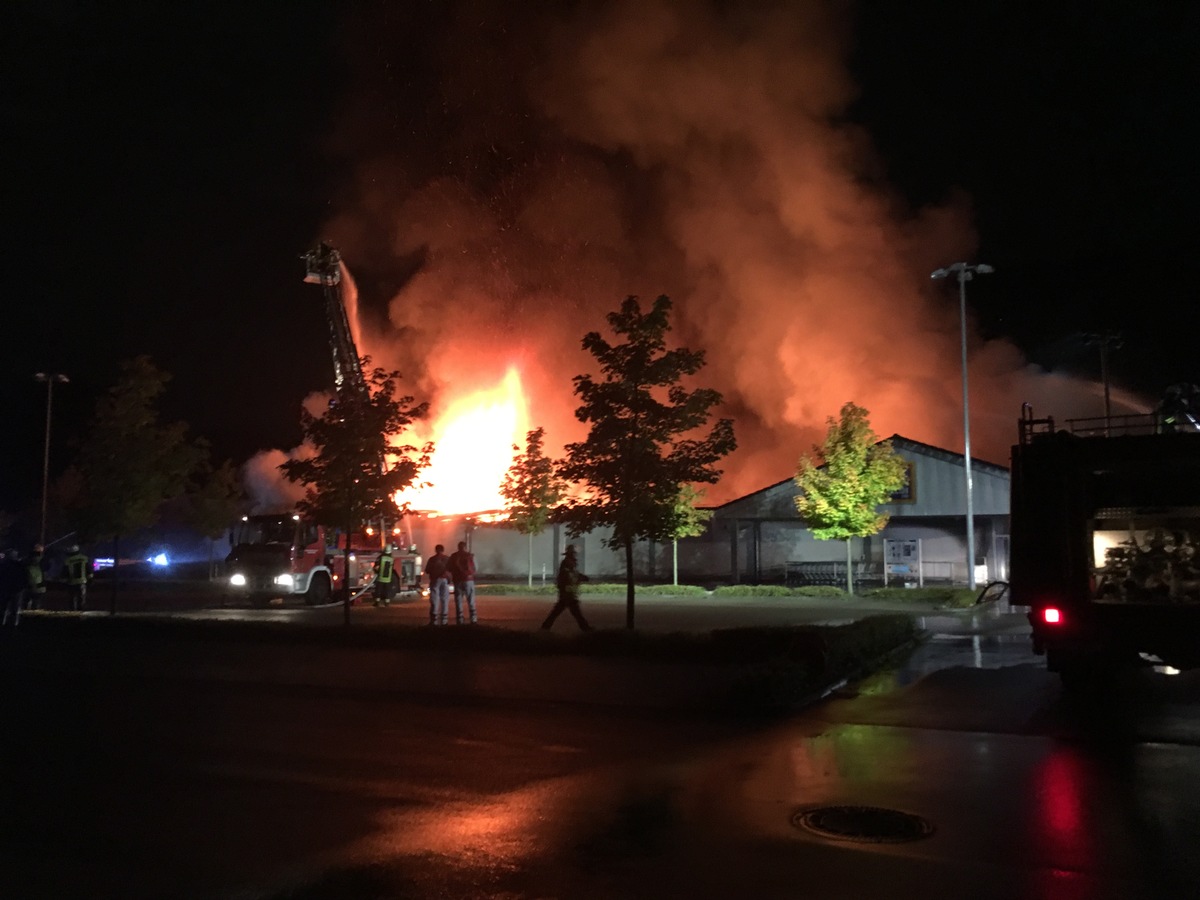 POL-PDKL: Vollbrand eines Einkaufsmarktes - Brandstiftung wird nicht ausgeschlossen