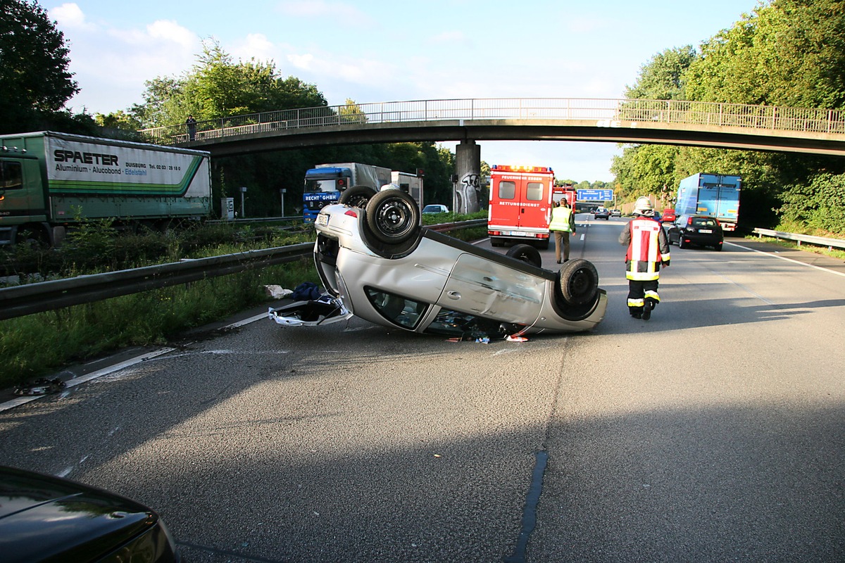 FW-E: Verkehrsunfall auf der A 40, PKW überschlagen, eine 39jährige Frau verletzt (Foto verfügbar)