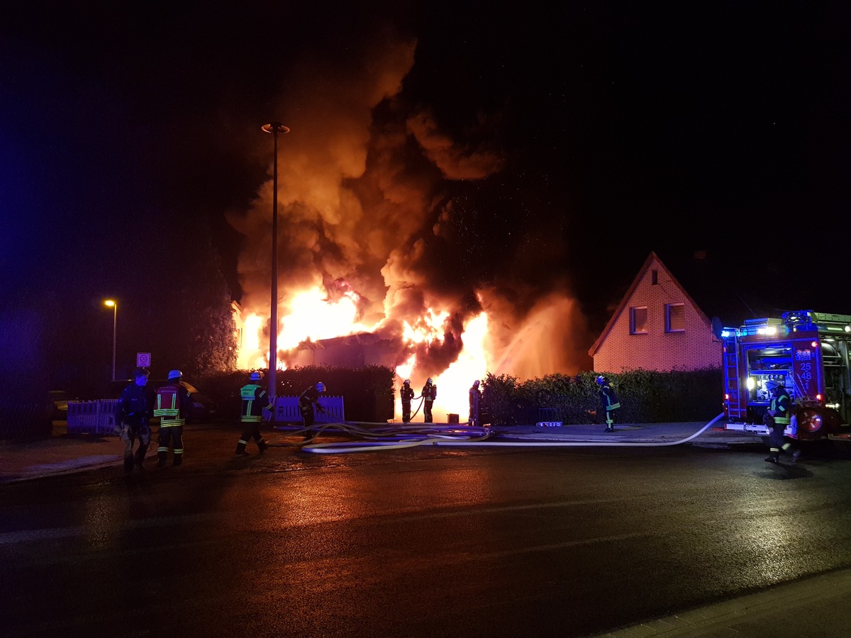 POL-CE: Vollbrand einer Lagerhalle