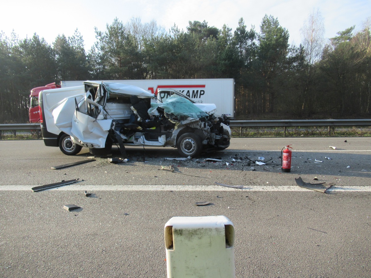 POL-EL: Salzbergen - Transporter Totalschaden, Fahrer unverletzt