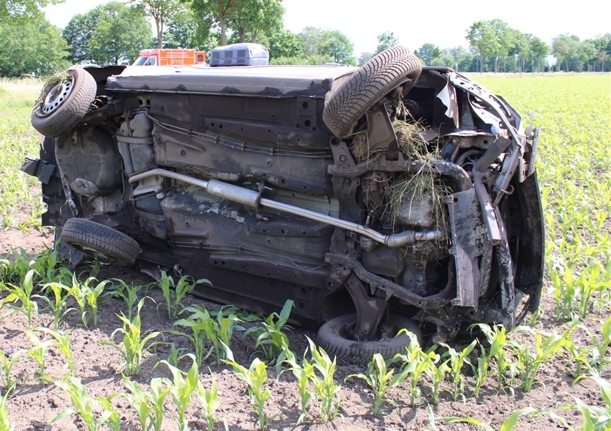 POL-MI: Auto überschlägt sich - 18-Jährige schwer verletzt