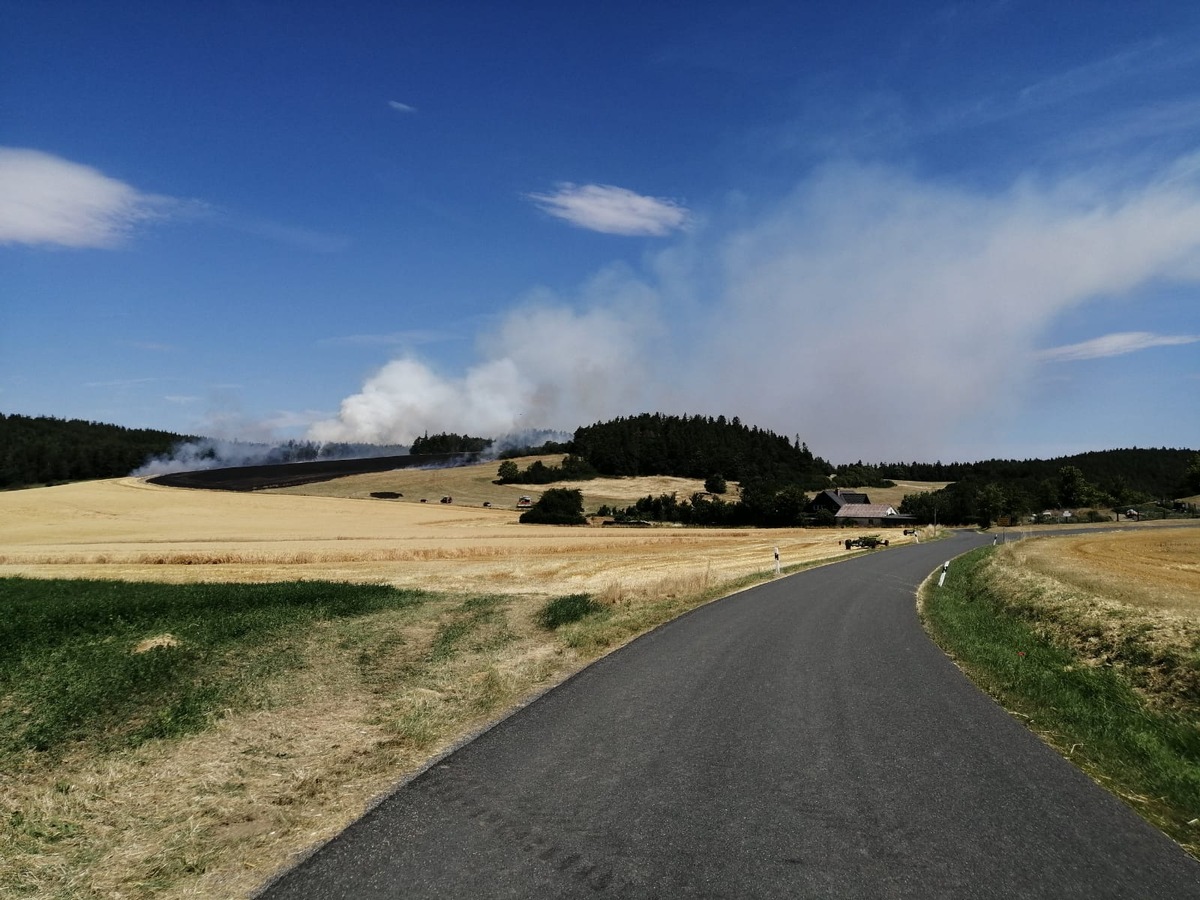 LPI-SLF: Feldbrand bei Wittmannsgereuth