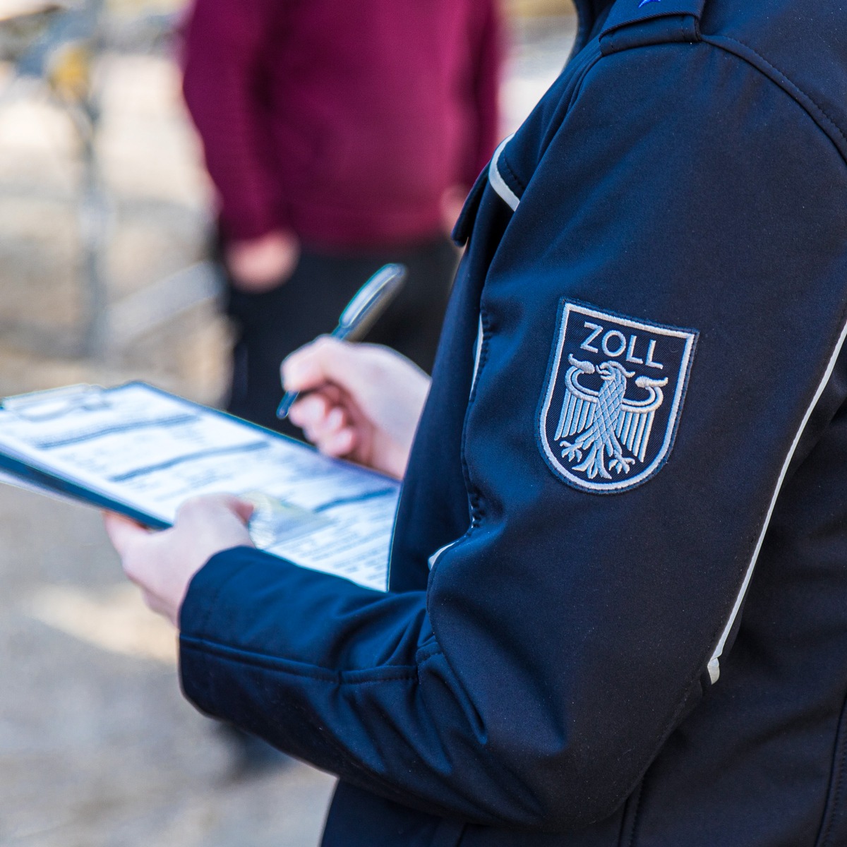 HZA-OL: ZOLL: Hausdurchsuchung in Oldenburg +++ Finanzkontrolle Schwarzarbeit des Oldenburger Zolls ermittelt +++