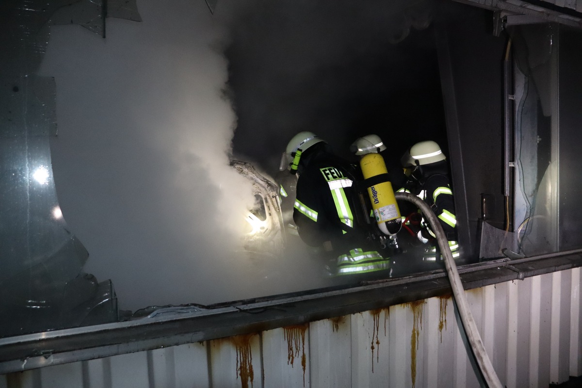 FFW Schiffdorf: Aufmerksamer Passant und schnelles Eingreifen verhindern Großfeuer in Schiffdorfer Gewerbegebiet