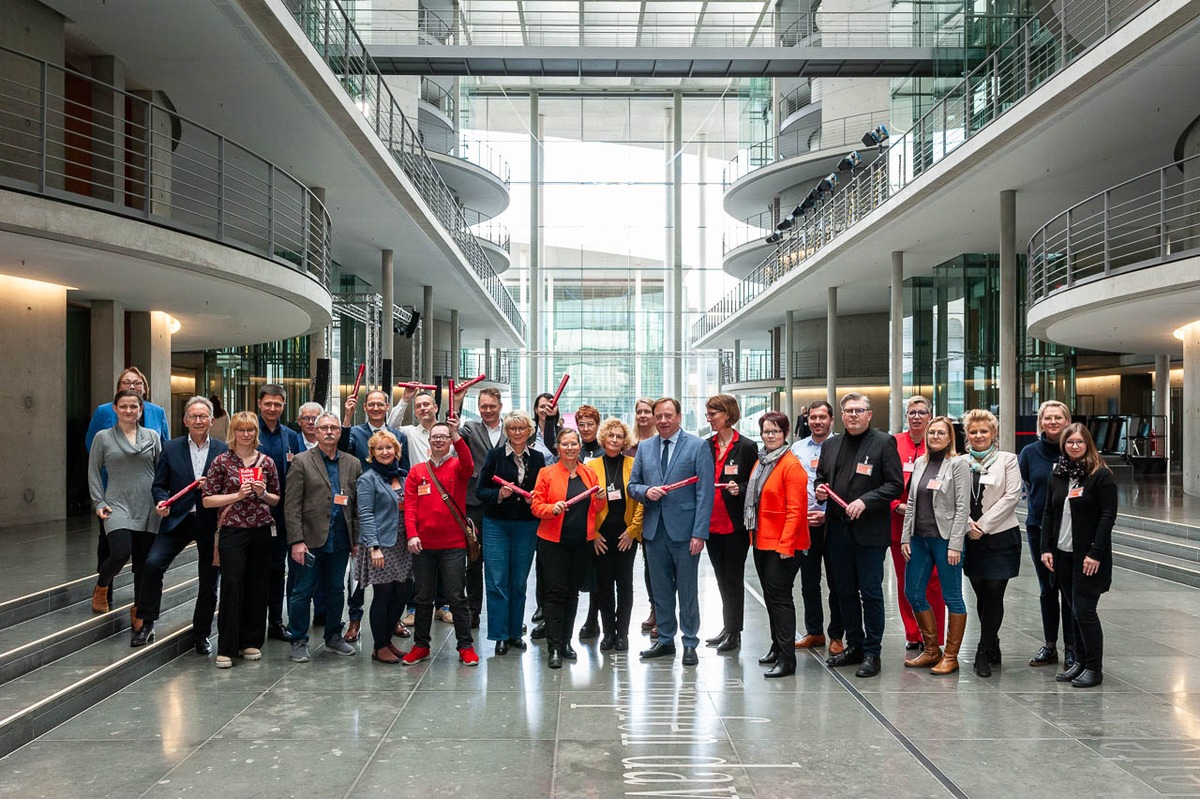 Reha im Fokus / DEGEMED bringt Themen der Rehabilitation in den Bundestag / Finale Abschlussveranstaltung der Aktion Reha-Zukunftsstaffel im Paul-Löbe-Haus