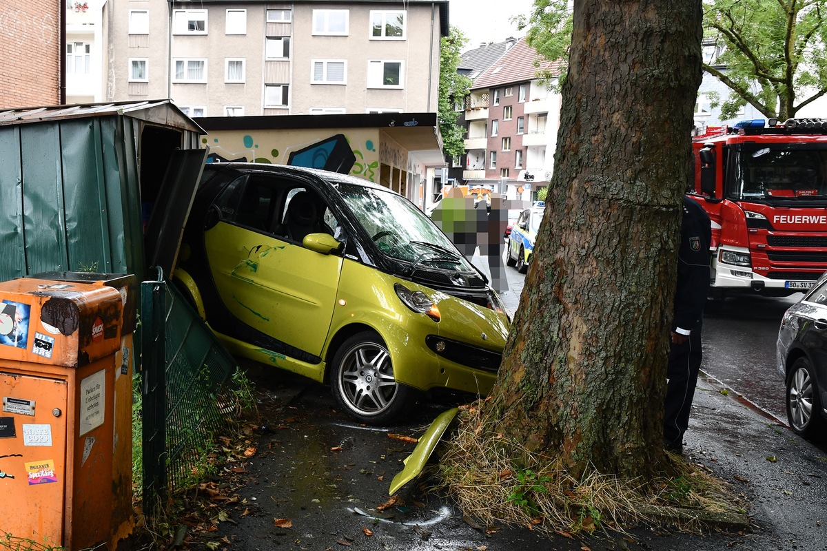 POL-BO: Von der Fahrbahn abgekommen: Autofahrerin (65) wird schwer verletzt