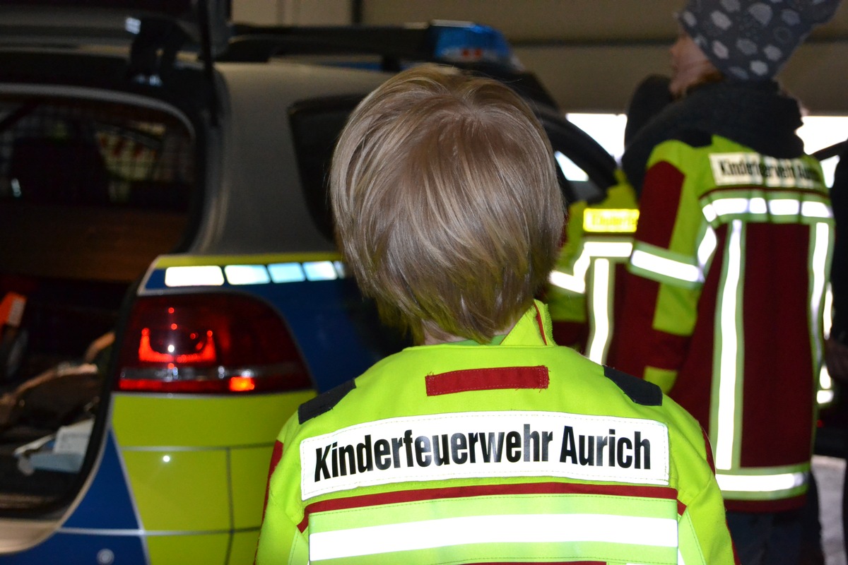 POL-AUR: Kinderfeuerwehr zu Gast bei der Polizei