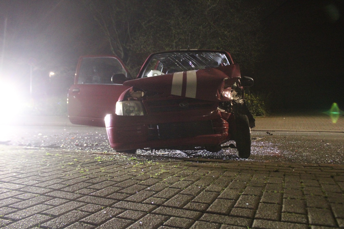 POL-GE: Verkehrsunfall mit zwei Verletzten