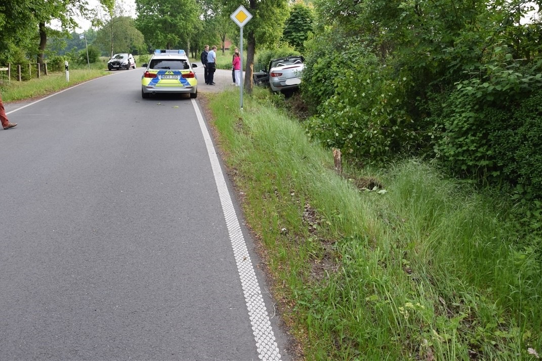 POL-HF: Verkehrsunfall-
Pkw kommt von Fahrbahn ab