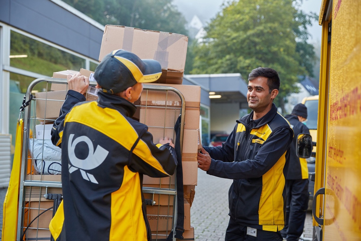 PM: Deutsche Post DHL Group bei der Flüchtlingsintegration international führend / PR: Deutsche Post DHL Group is one of the world’s leading companies integrating refugees