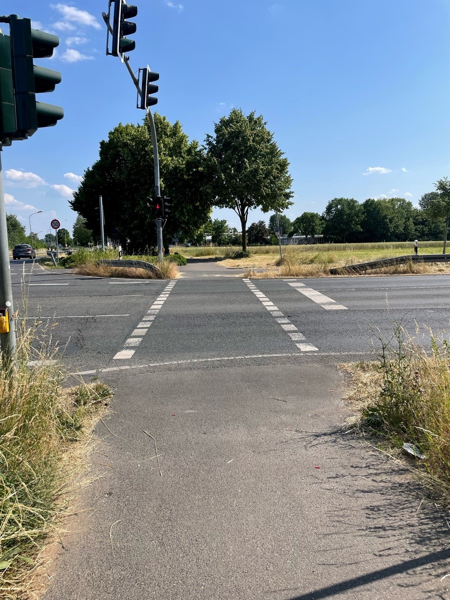 POL-NE: Unbekannte kleben Schrauben auf Fahrbahn - Zeugenaufruf der Polizei