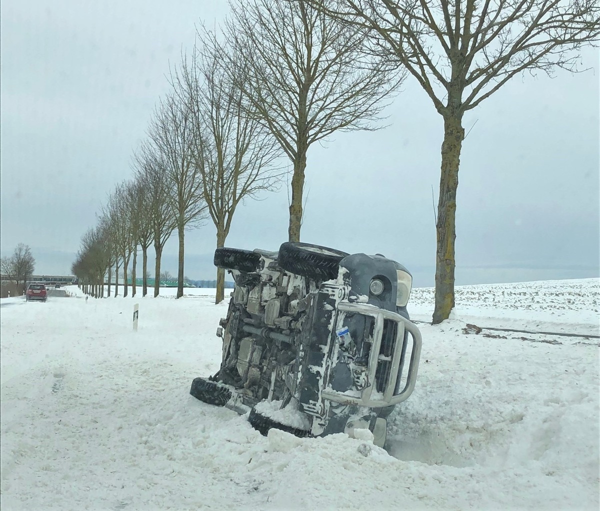 POL-HX: 14 Unfälle auf glatten Straßen im Kreis Höxter