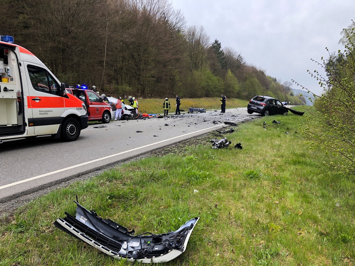 POL-PDKL: Verkehrsunfall mit tödlich verletzter Person