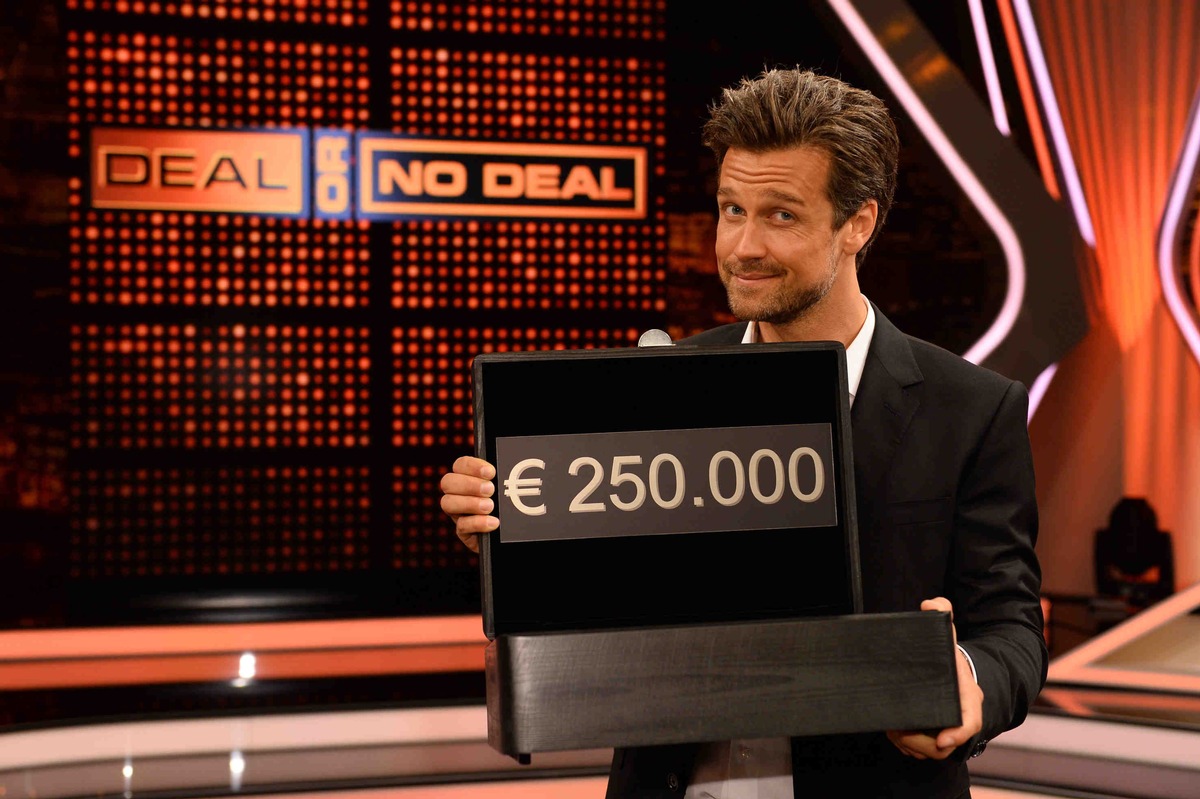 Verführer! Wayne Carpendale moderiert zum ersten Mal &quot;Deal or no Deal&quot; in SAT.1 - ab Mittwoch, 30. Juli 2014, 20:15 Uhr (FOTO)