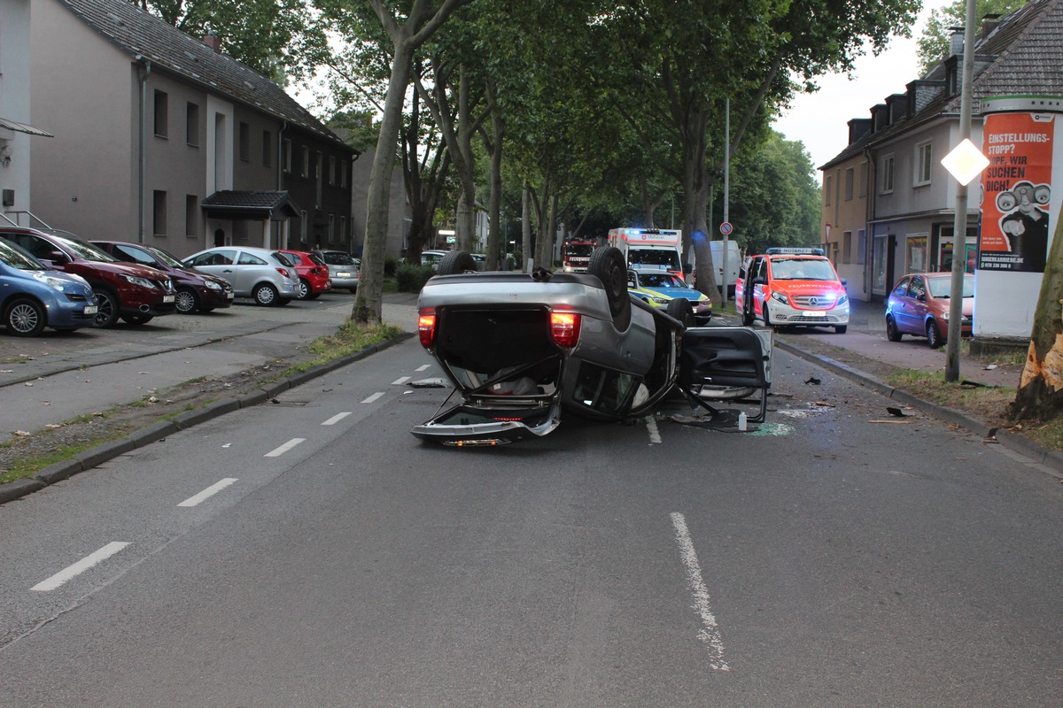 POL-DU: Beeck: Alkoholisierter Pkw-Fahrer kollidiert mit Baum