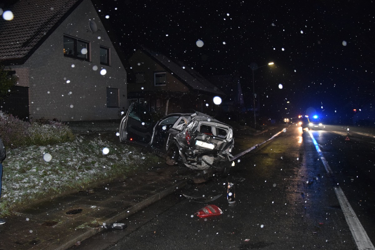 POL-HF: LKW kracht in zwei geparkte PKW- Fahrer flüchtet in ein Gebüsch